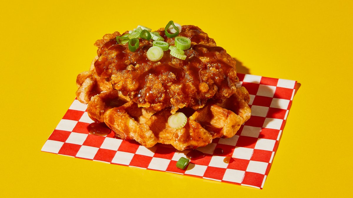 65ca4700bcf6473519b5f91c_2021-05-12_holy_chickenwaffles_at_11812
